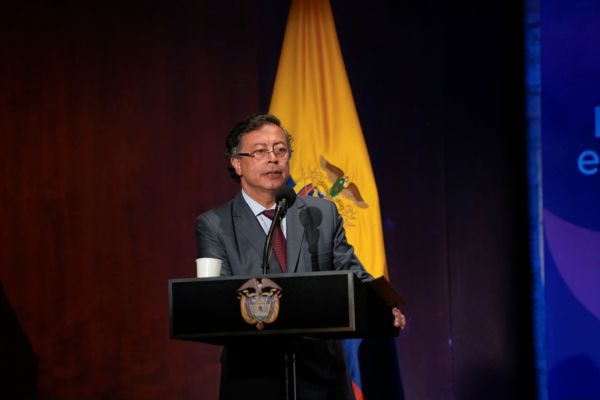 Petro invita a Trump a Colombia para mostrarle cómo combatir las drogas sin misiles