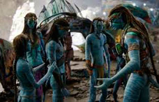 James Cameron dice que el nuevo Avatar refleja problemas reales, como el de los refugiados