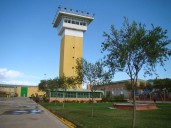 Funcionarios de la cárcel de Huelva salvan a un preso que incendió su celda