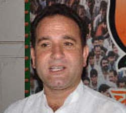 LoP Sharma Meets LG, Pushes for Exam Age Relaxation