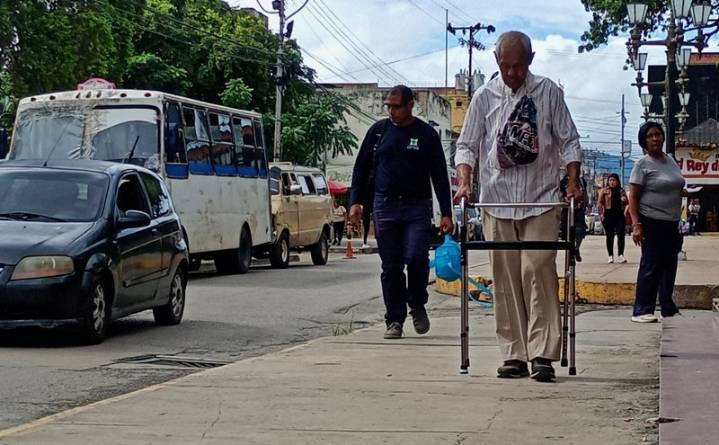 En Bermúdez personas con discapacidad deben circular por espacios donde no se cumplen las normas
