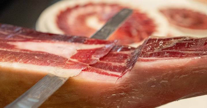 Argentina impide viajar desde España con ibéricos en la maleta