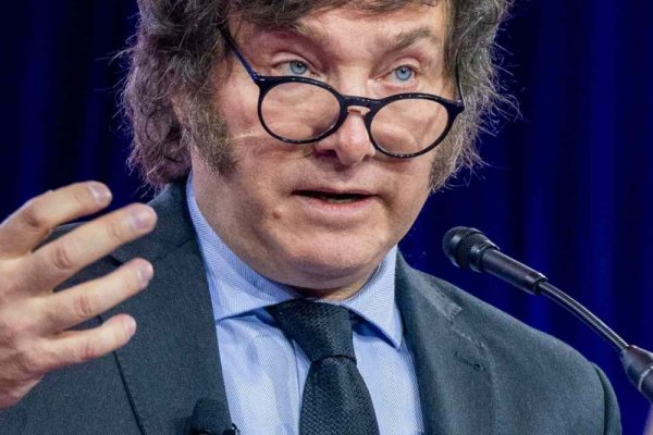 Javier Milei festejó la clasificación de Estudiantes a la final del Clausura