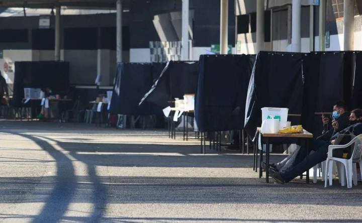 Elecciones Presidenciales en Chile: qué puedes hacer y qué no en el local de votación para segunda vuelta del domingo