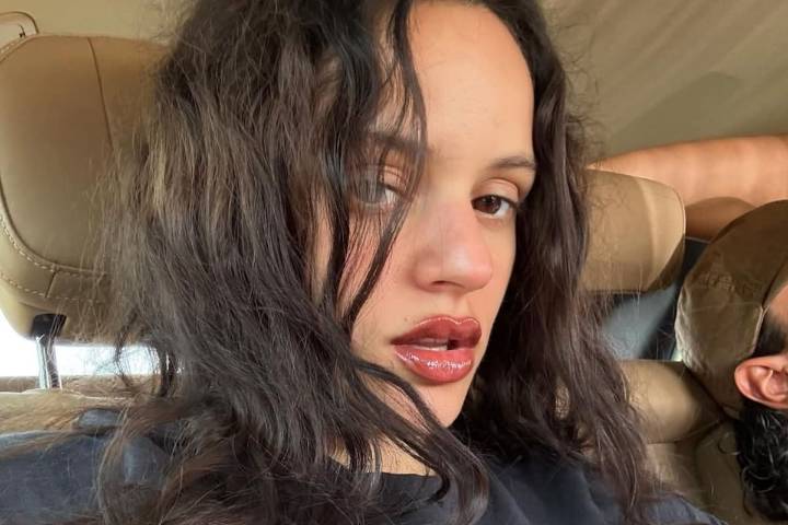 Aparición inesperada. El blooper que obligó a Rosalía a interrumpir una entrevista en Brasil