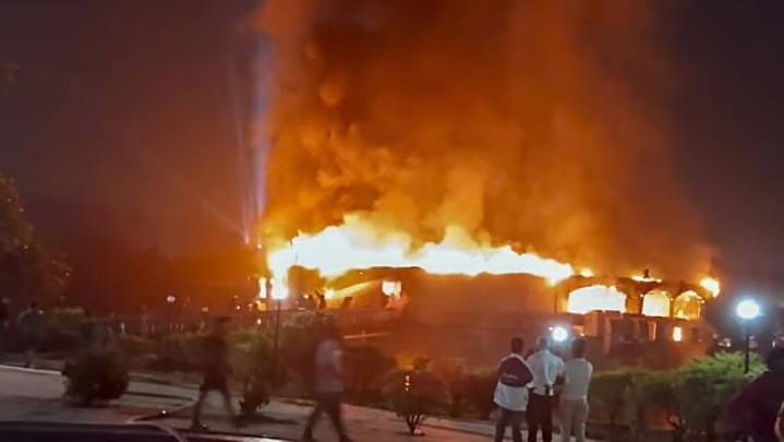 Incendio en una disco en la India deja al menos 25 personas muertas (VIDEO)