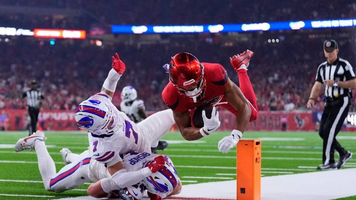 As the Texans chase a division title, the Chiefs are simply trying to stay in the playoff hunt