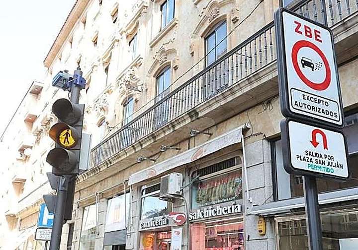 Las miles de multas por entrar en la zona peatonal de Salamanca que Tráfico «depura» y las que no perdona