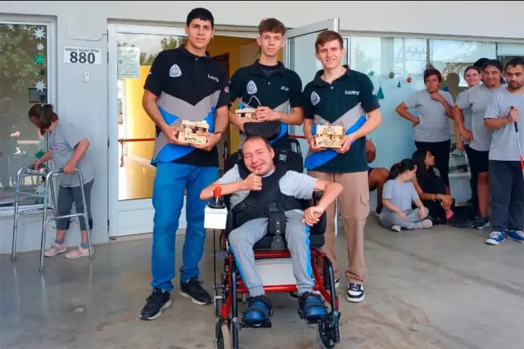 Estudiantes entrerrianos pusieron su aprendizaje al servicio de la inclusión con una silla motorizada