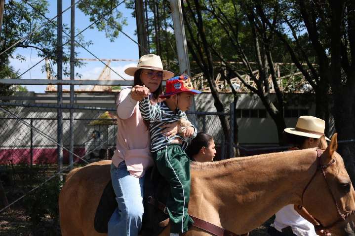 Equinoterapia, hidroterapia y agencia laboral; los servicios que reunirá el Centro ‘Sin Límite’, en Irapuato