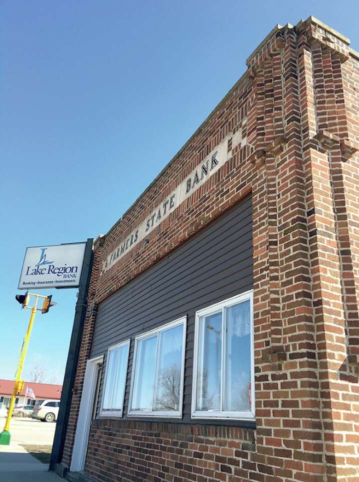 Two brazen robberies at same bank decades apart remain unsolved