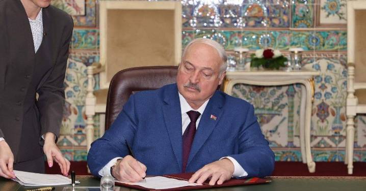 Lukashenko indulta a 123 presos políticos a instancias de Trump