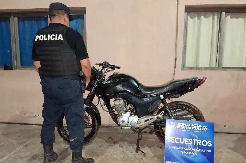 Hallan en una zona montuosa e intransitable, una moto robada