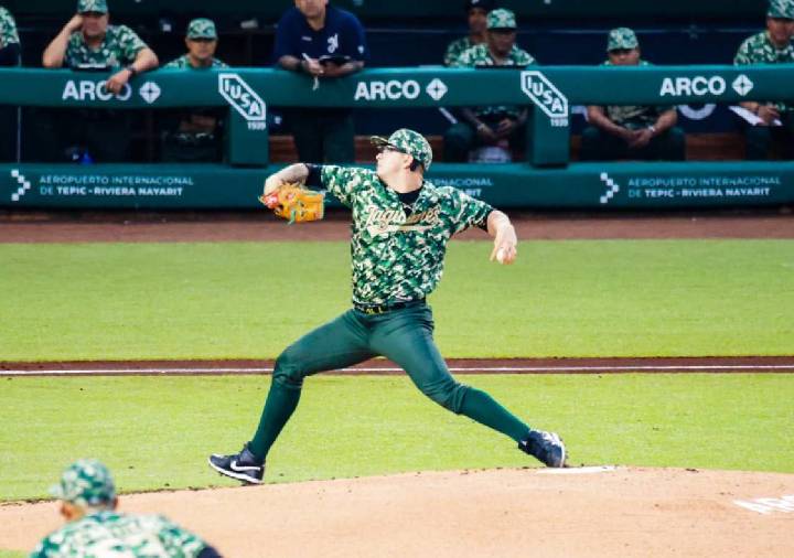 Jaguares dominan y suman seis victorias seguidas sobre Charros