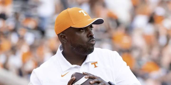 Tennessee parts ways with defensive coordinator Tim Banks