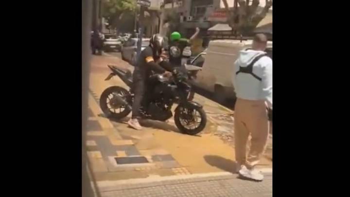 Lanús: se llevaron una moto y se fueron a los tiros en la puerta de una clínica