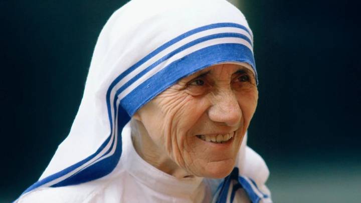 Madre Teresa de Calcuta: "No todos podemos hacer grandes cosas, pero sí pequeñas cosas con gran amor"