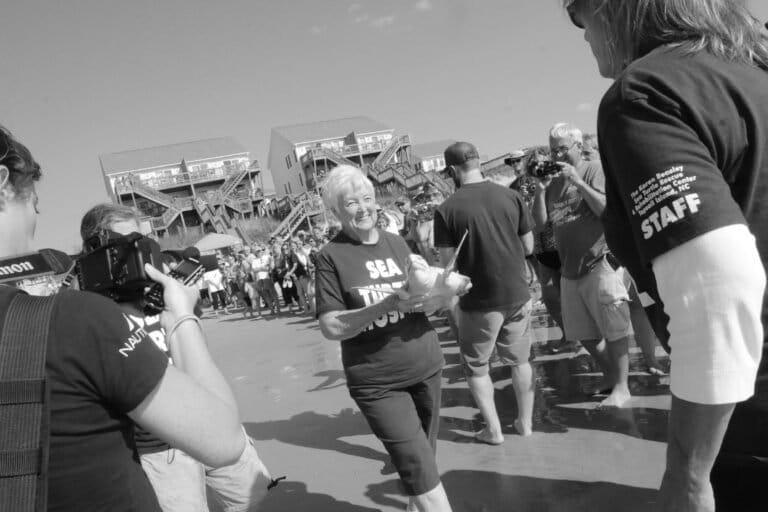 Jean Beasley, who turned her young daughter’s dying wish into a mission to save sea turtles, has died