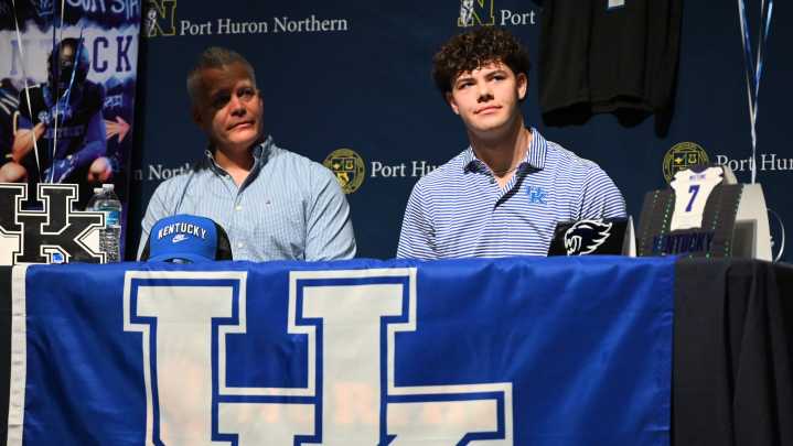 Photos: PHN football's Lincoln Watkins signs with Kentucky
