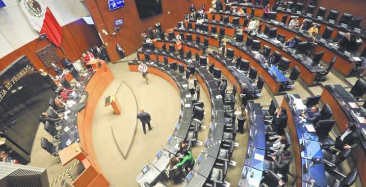 El Senado recibe las iniciativas presidenciales para ajustar la jornada laboral