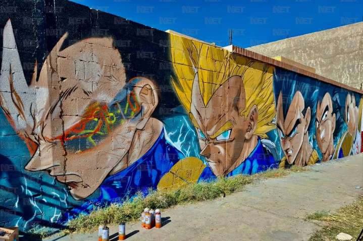 Mick pinta a Vegeta en todas sus fases en barda de la Yepomera