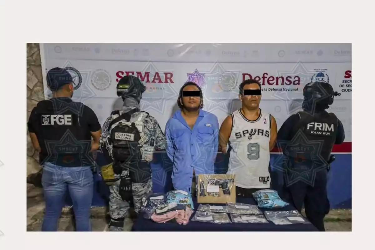 Caen con más de 200 dosis de droga y armas dos presuntos integrantes de un grupo delictivo en Cancún