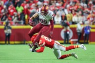 Prayers Pour In From Erin Andrews & JJ Watt as Commanders’ Zach Ertz Sends Defiant Message After Brutal Injury Zach Ertz's season ended with a devastating ACL tear after a 31-0 loss, but the legendary