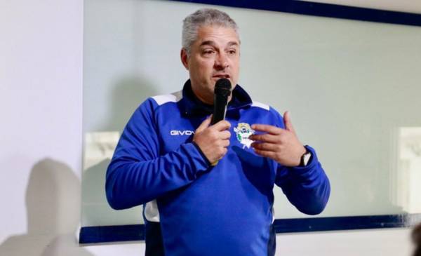 Perrone seguiría a cargo del fútbol juvenil de Gimnasia tras el cambio dirigencial
