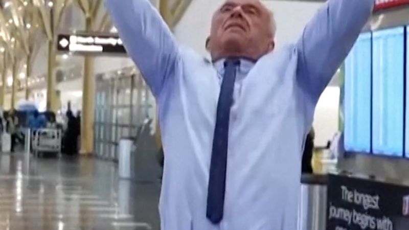 Airport press conference turns into pull