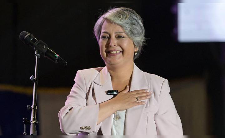 Jeannette Jara cierra campaña electoral por el balotaje en Chile con gran optimismo y la ovación de una enorme multitud