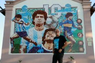 Hernández celebró el aniversario del mural de Maradona con una charla de Daniel Arcucci