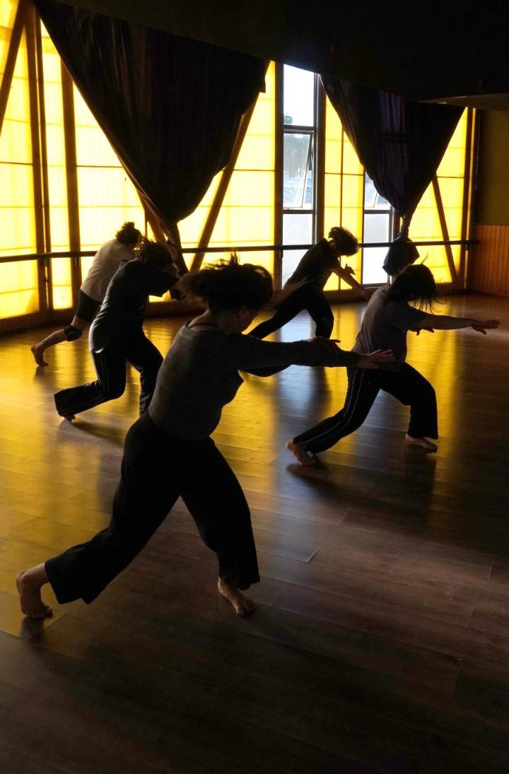 Lokas Juanas presenta un recorrido a través de sus obras en “Vestigios: Memorias Coreográficas”