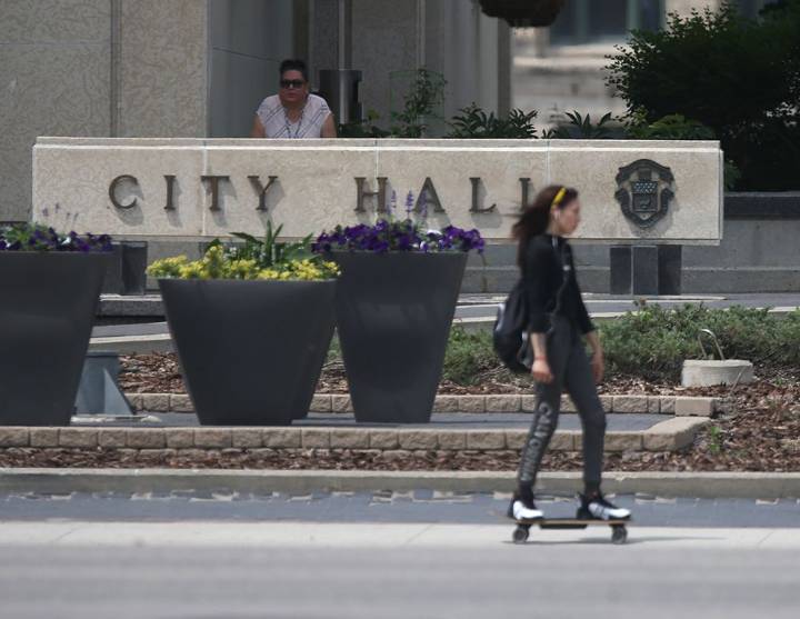 GOLD: Survey says Winnipeg Metropolitan Region fumbles latest public poll