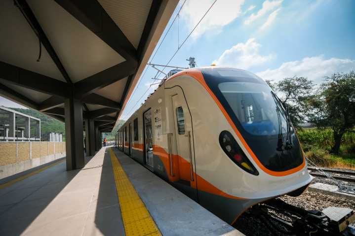 Reconocen que la L4 del Tren Ligero arrancará a mitad de capacidad y con 12 obras pendientes