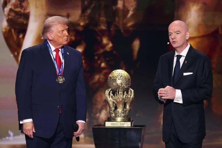 Donald Trump, presidente de Estados Unidos, es condecorado con el ‘FIFA Peace Prize’ 2025