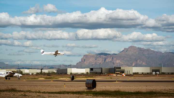 Mesa welcomes 1st flight to Virgin Galactic SpaceShip Factory