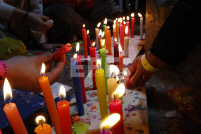 Colombia enciende la Navidad con luces, deseos y fiestas en la Noche de Velitas