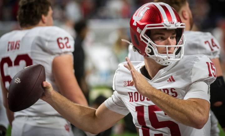 Deadspin | Indiana QB Fernando Mendoza wins program's first Heisman Trophy