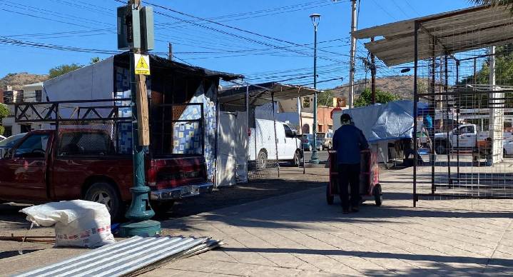 Arranca instalación del Bazar Navideño 2025 en el centro de Hermosillo: así avanzan los preparativos