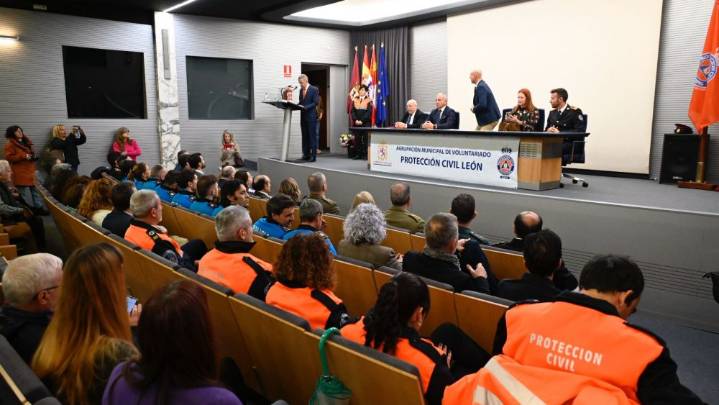 Reconocimiento al trabajo y dedicación de los voluntarios de Protección Civil en León