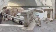 Una mujer roba un barco en Venecia y lo estrella contra el Puente de Rialto