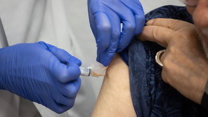 La gripe hace quintuplicarse la demanda de mascarillas en farmacias en una semana