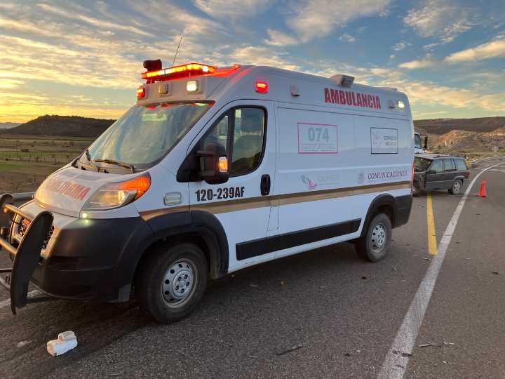 Trailero perdió la vida en la 'Súper' Durango-Mazatlán; quedó prensado tras volcar