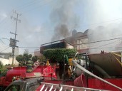 Incendio en viviendas de Lindavista deja dos personas heridas