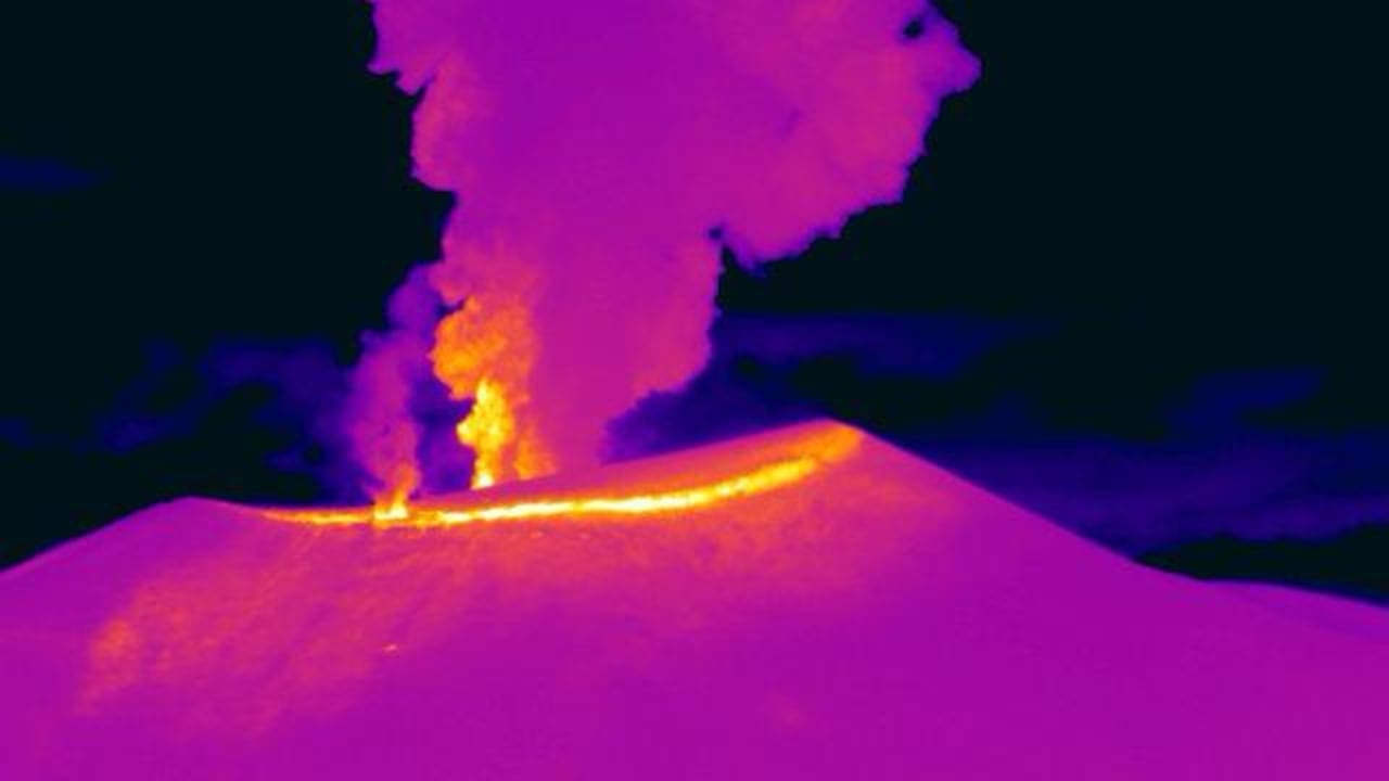 Volcán Puracé: emiten alerta a la Aeronáutica Civil tras columna de gases y ceniza que superó los 700 metros