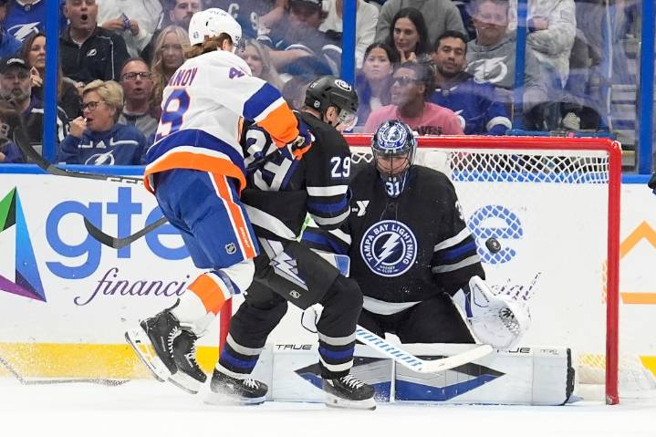 Lightning drop 3rd straight game with home loss to Islanders