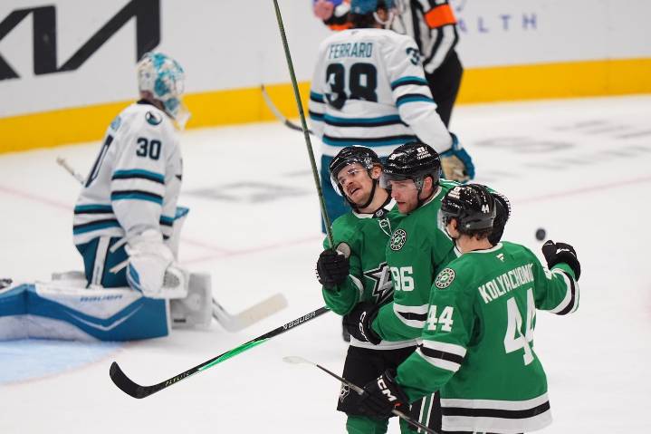 Rantanen has goal and 2 assists as Stars beat Sharks 4-1 to extend point streak to nine games