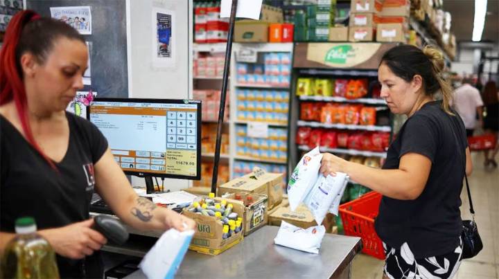 Empleados de comercio acordaron un bono de $ 60.000: cuánto cobrarán en los próximos meses