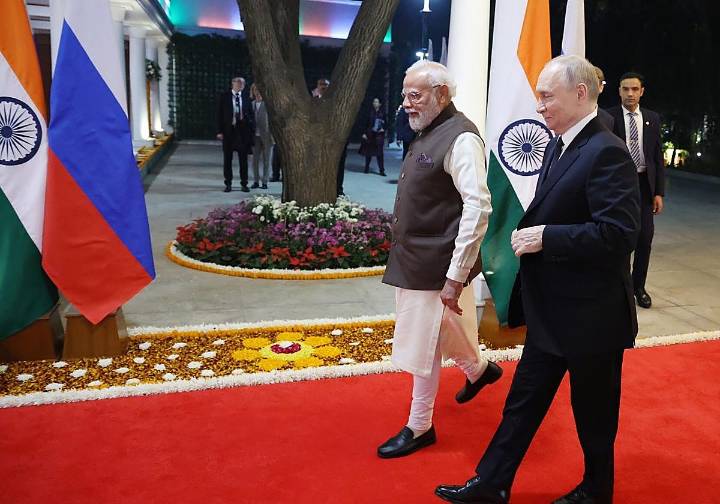 Putin viaja a India para vender petróleo y armas a un aliado clave