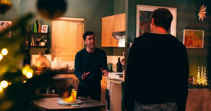 Coronation Street first look as police descend on street in major Todd Grimshaw and Theo Silverton change